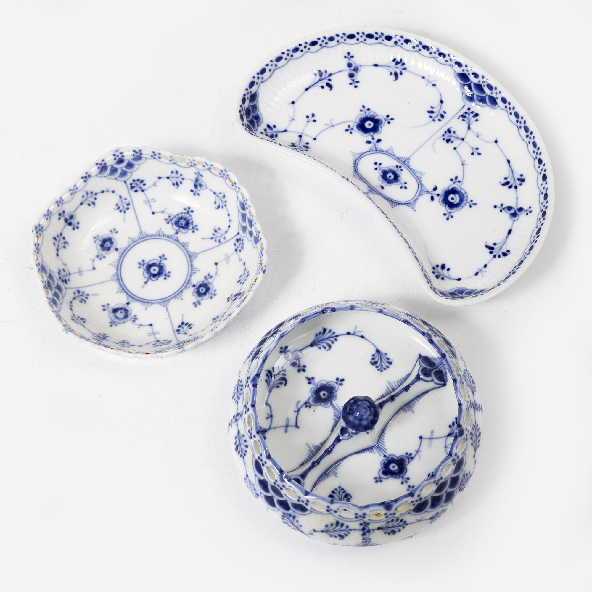 Royal Copenhagen, A part Royal Copenhagen blue fluted coffee service, Denmark, 20th century. (33 pieces).