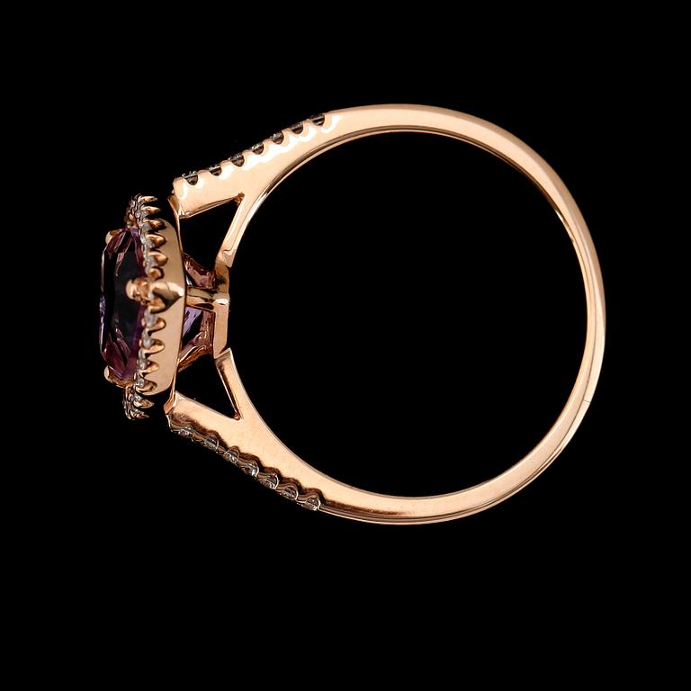 RING, 18K roséguld, diamanter tot ca 0.18 ct, ametist ca 1.20 ct.