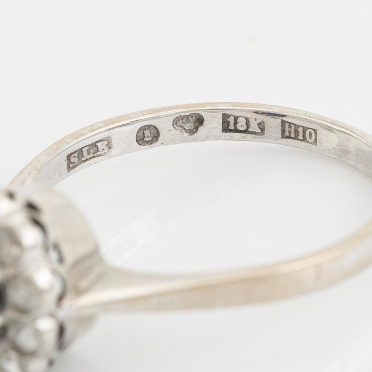 Ring, 18K vitguld med safir och rosenslipade diamanter.