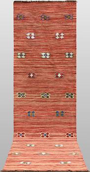 A Kilim runner carpet, 287 x 78 cm.