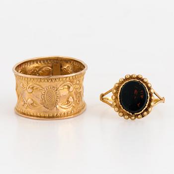 Two 18K gold rings.