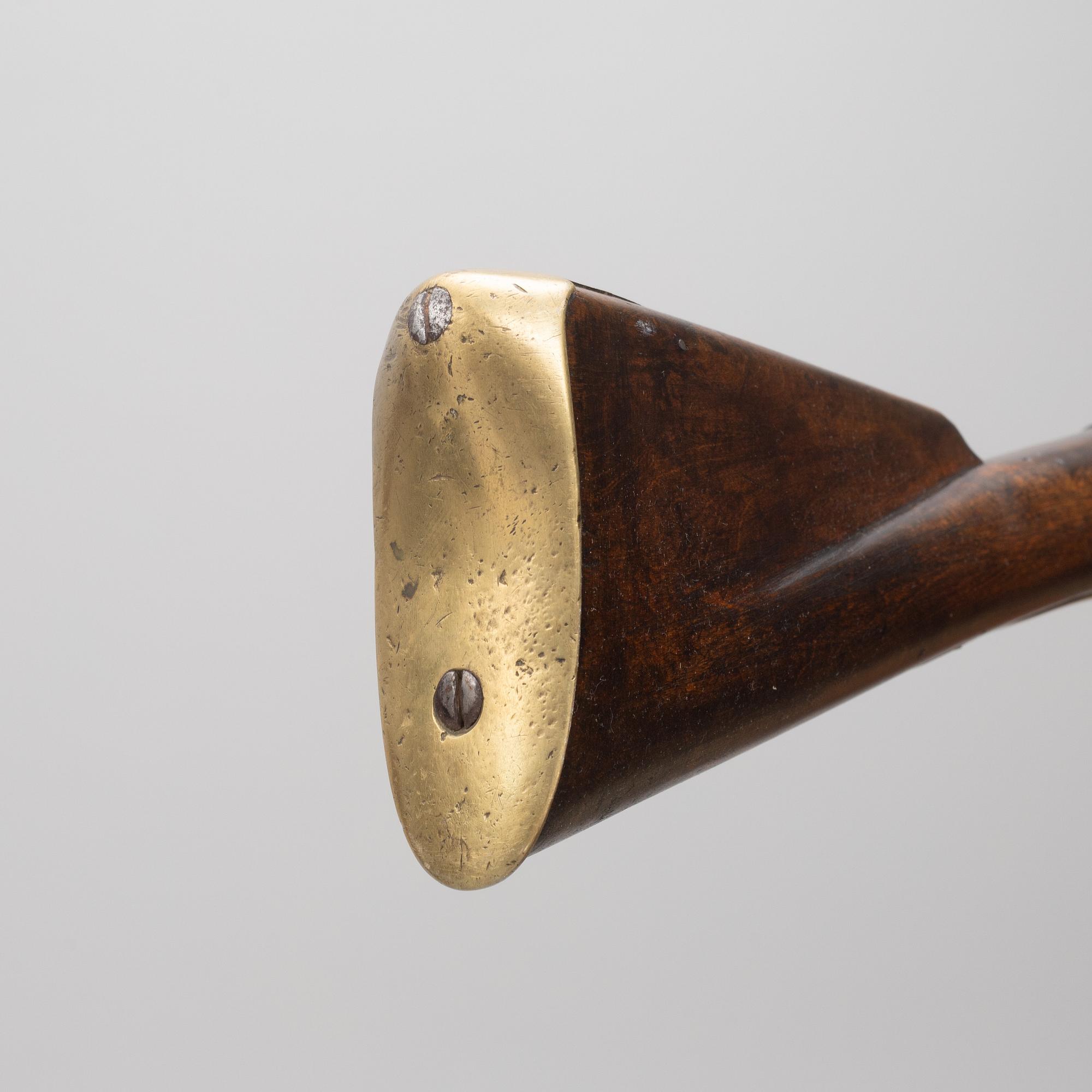 Flintlåsmusköt, brittiskt m/1794 med bajonett, svenskt s.k. subsidiegevär.