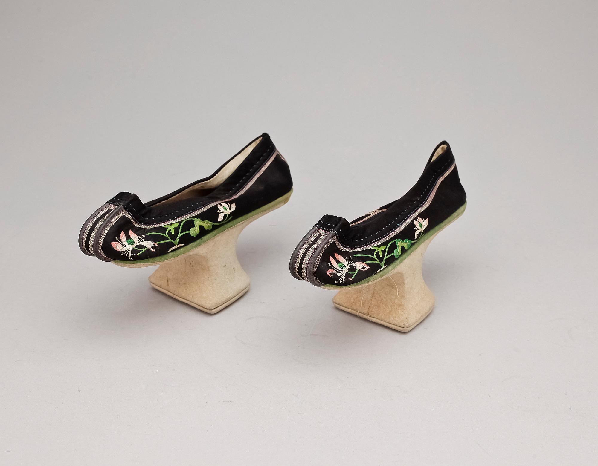 PARTI DRÄKTER, 4 delar, Kina, 1900-talets början.