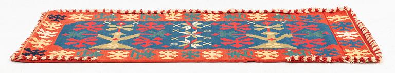 A double-interlocked tapestry carrige cushion, ”Stiliserade Ekar” c 114 x 49 cm, the first quater of the 19th century.