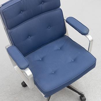 Karl Erik Ekselius, a pair of armchairs and a desk chair, 'Mondo', JOC Möbler, second half of the 20th Century.