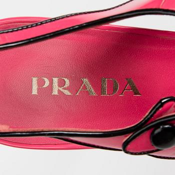 SKOR, Prada.