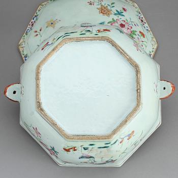 TERRIN, porslin, Qingdynastin, Qianlong (1736-95).
