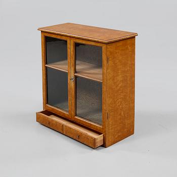 HÄNGSKÅP, 1800-tal.