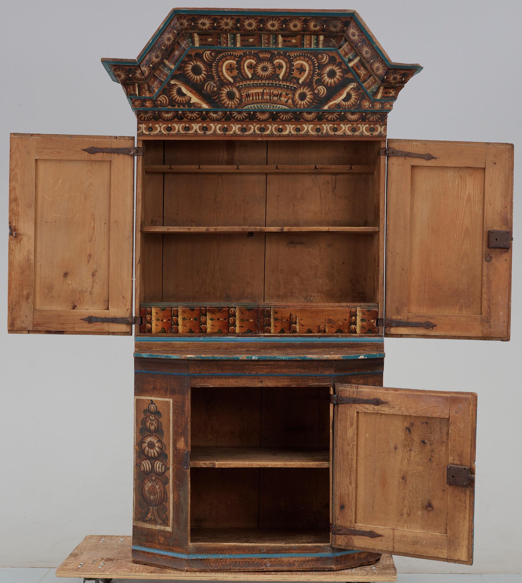 SKÄNKSKÅP, allmoge, bär dat 1807, 1800-tal.