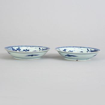 A pair of blue and white dishes, Tianqi/Chongzhen, 17th Century.