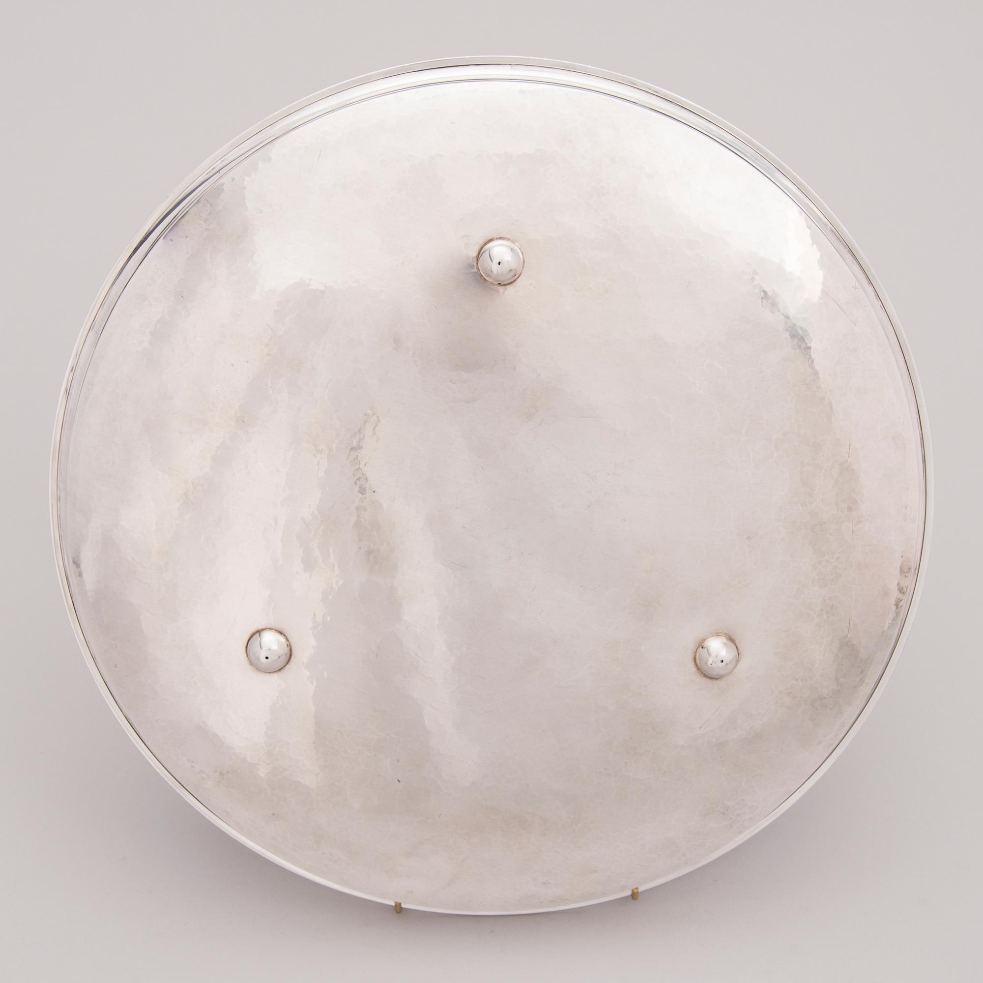Tapio Wirkkala, A sterling silver dish, Hopeakeskus, Hämeenlinna, 1973.