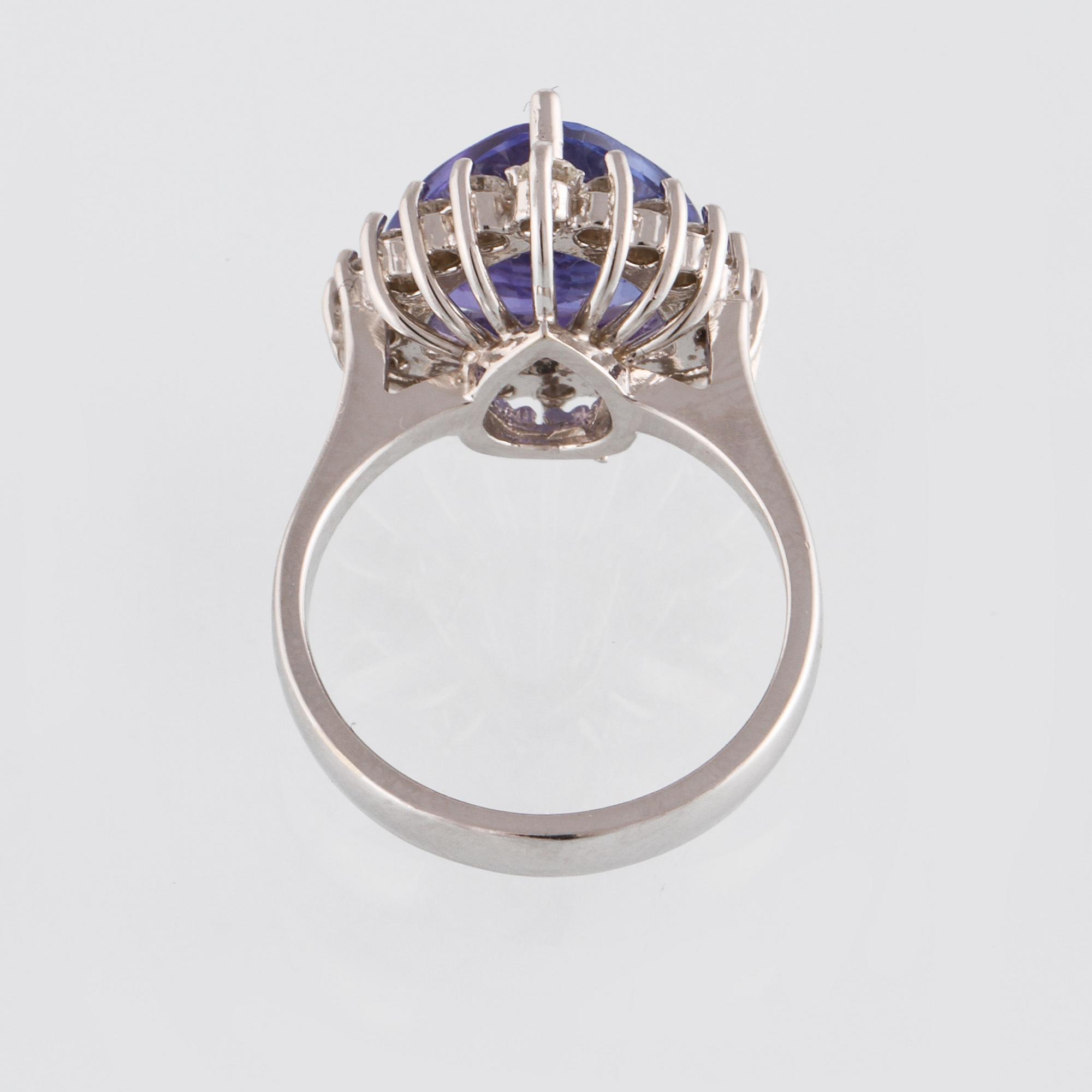 RING, 14K guld med fasettslipad tanzanit ca 3.84 ct samt briljantslipade diamanter ca 0.60 ct. Vikt 5,6 gram.