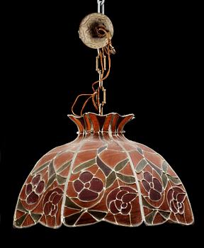 TAKLAMPOR, 2 st, Tiffanystil, 1900-talets andra hälft. Diam 43-46.