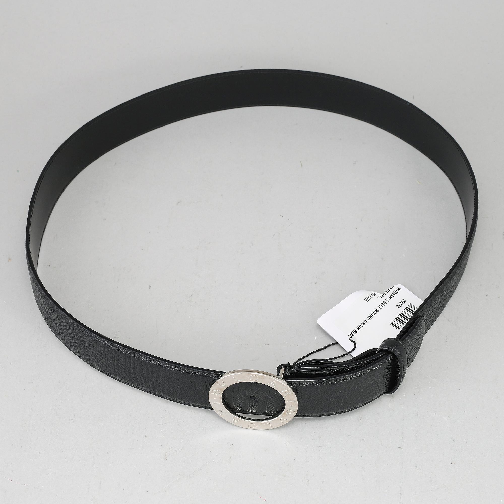 BULGARI, a black leather belt, size 110.