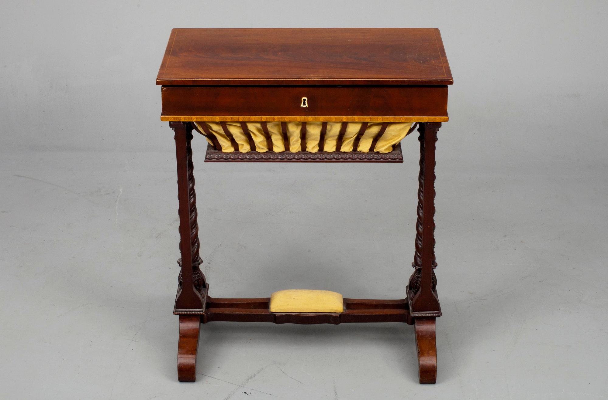 SYBORD, mahogny, empire, 1800-talets början.
