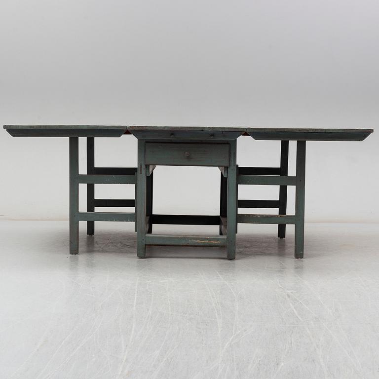 SLAGBORD, två st snarlika, 1800-tal.