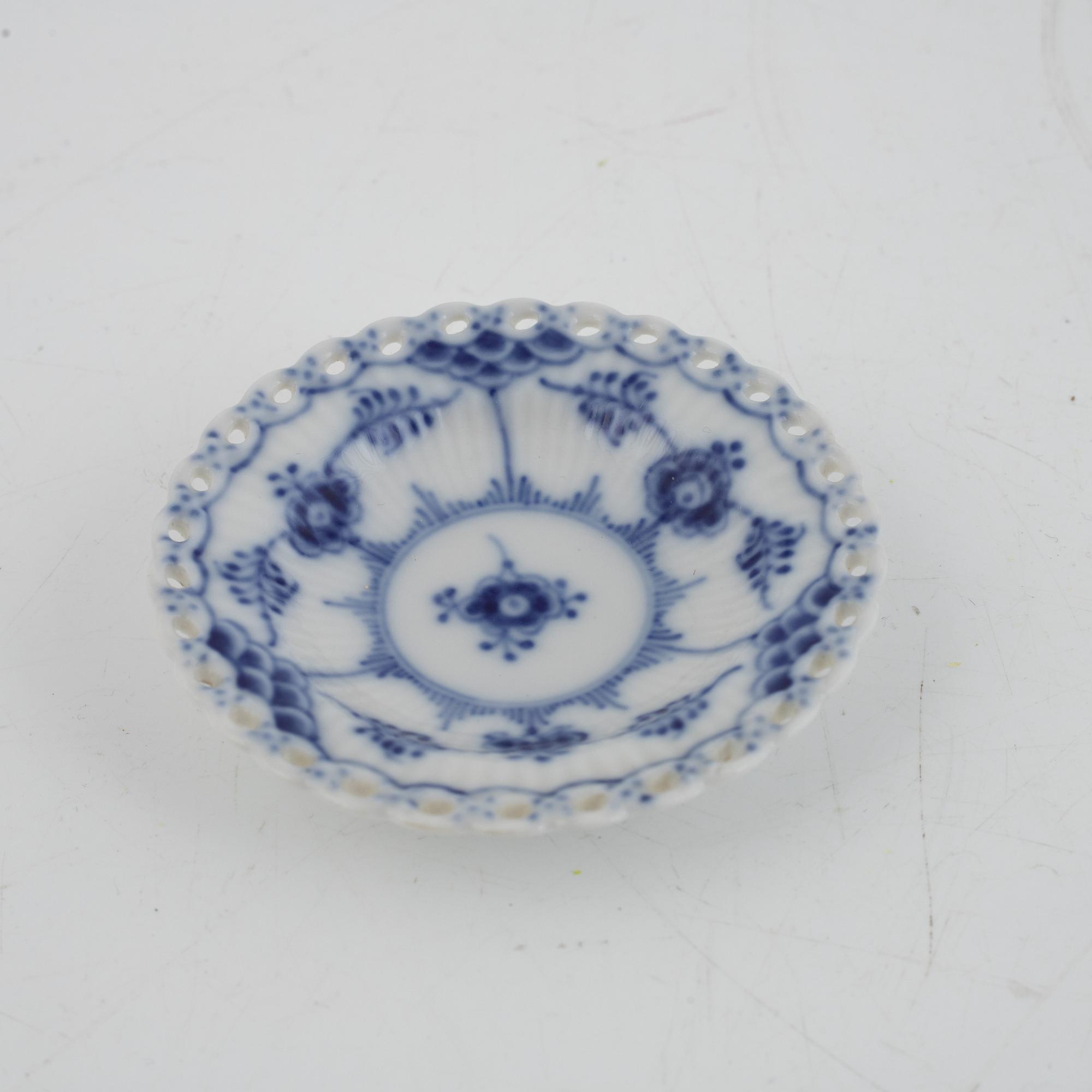 Kaffeservis, 34 delar, porslin, "Musselmalet", Royal Copenhagen, Danmark.