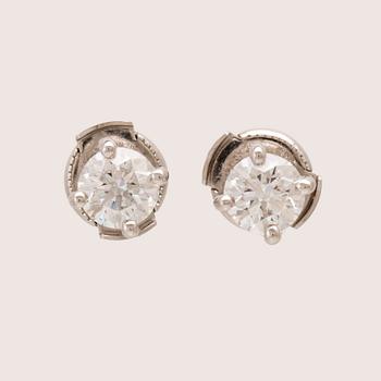 Tiffany & Co, örhängen ett par 950 platina samt runda briljantslipade diamanter.