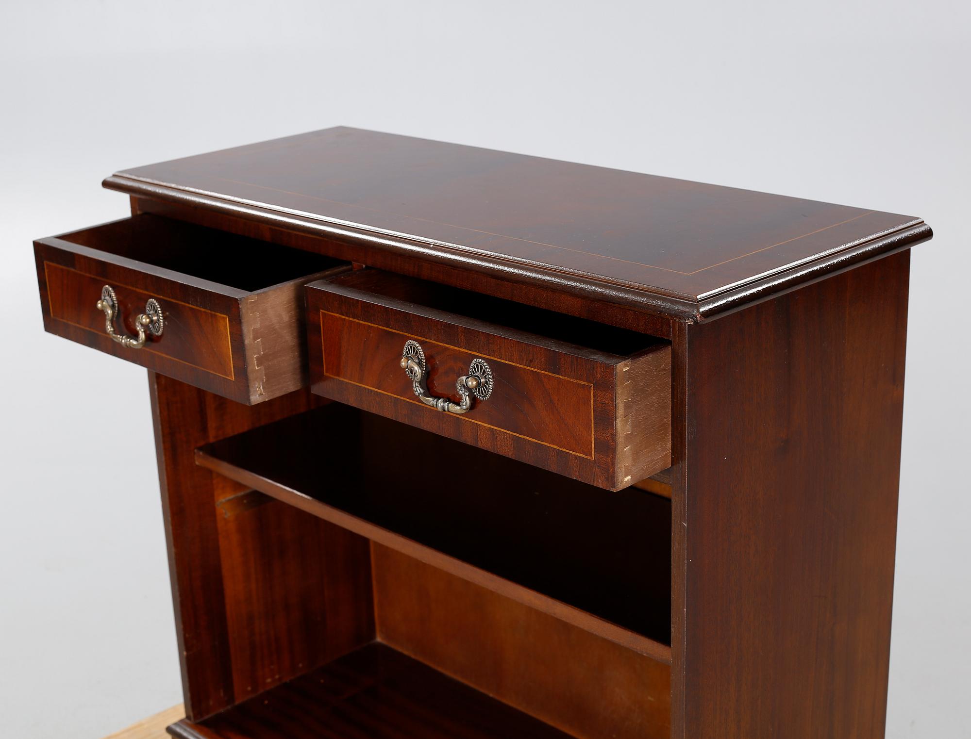 An english style shelf, second half of the 20th century.