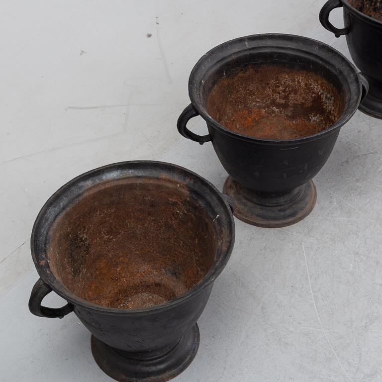 A set of four cast iron garden urns, 20th century.