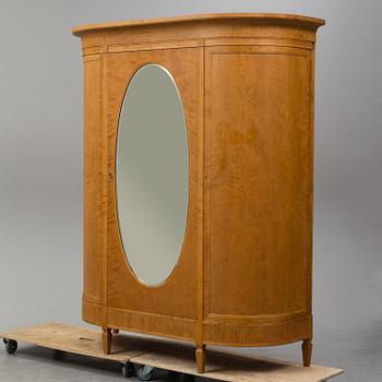KLÄDSKÅP,  1900-talets första hälft.