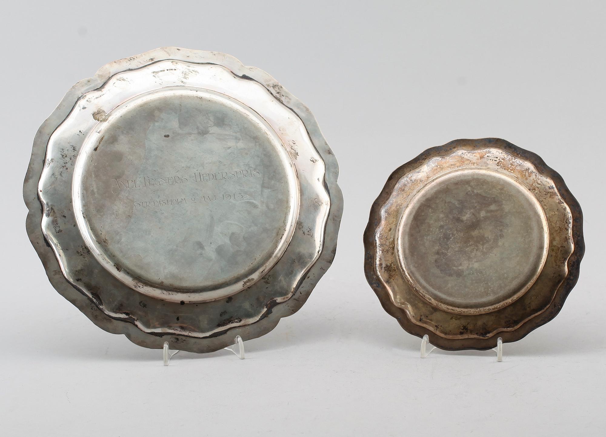 FAT, 2 st, silver, CG Hallberg och K Anderson, 1915/1917. Vikt ca 535 g.