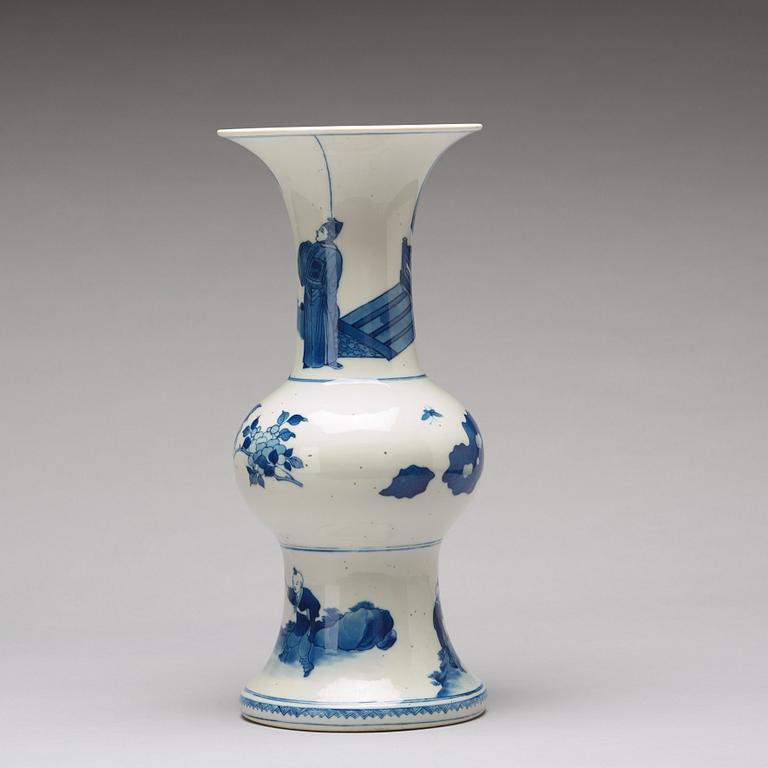 A blue and white vase, Qing dynasty, circa 1900.