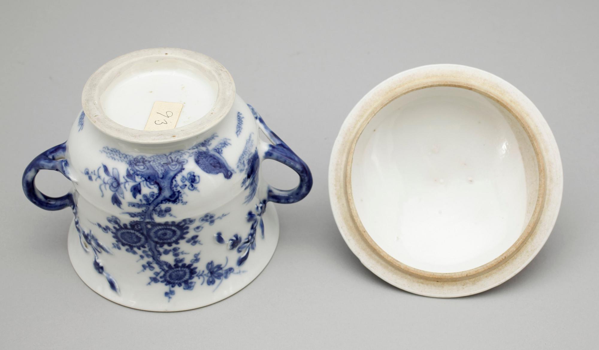 KOPP med LOCK, porslin. Qing dynastin. Qianlong (1736-95).