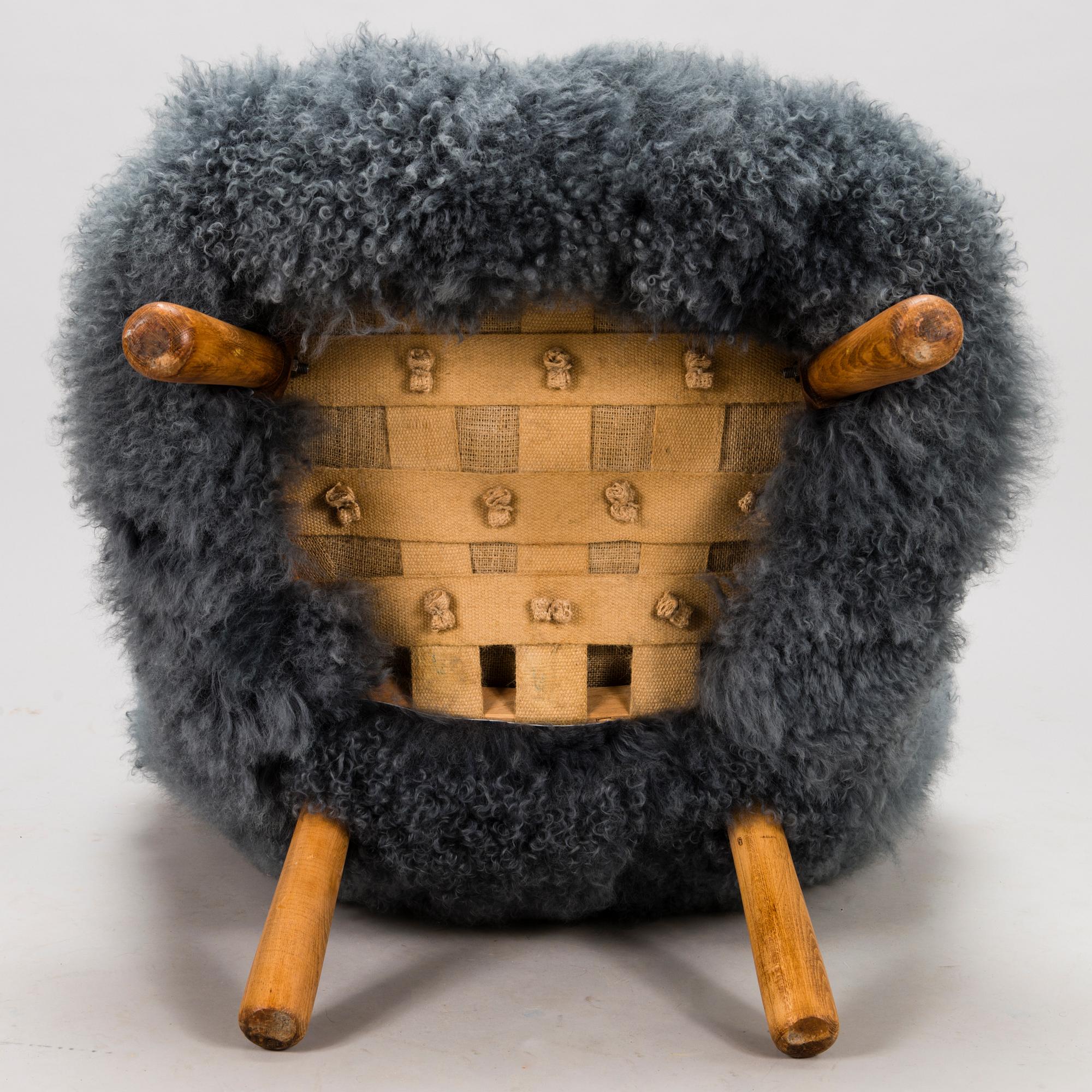 PHILIP ARCTANDER, attributed, 'Muslinge' Chiar /'Clam Chair'. model designed in 1941.