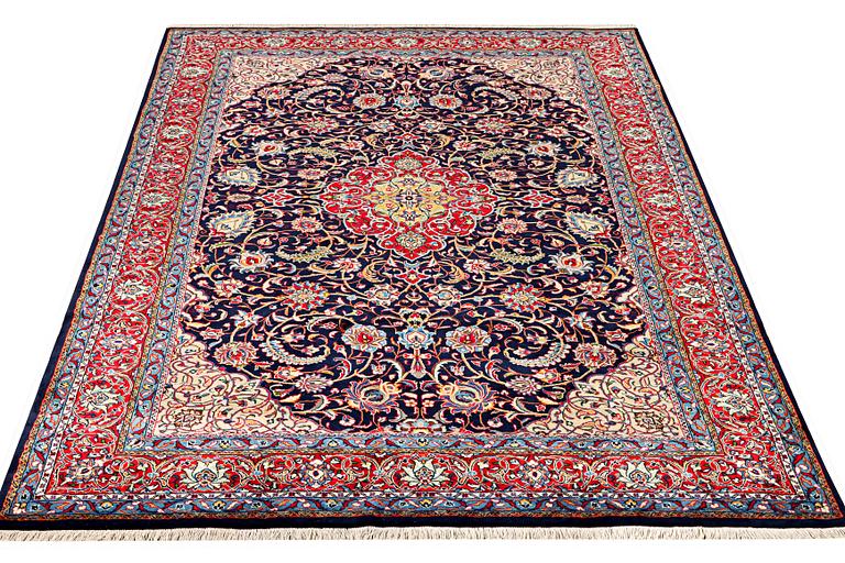 A KAshan carpet, a. 312 x 206 cm.