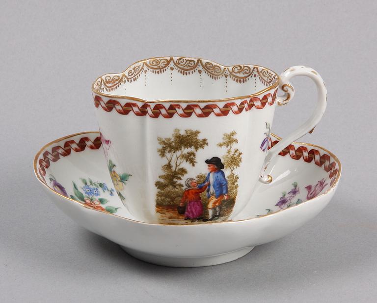 KAFFEKOPP MED FAT, porslin, Meissen. 1800-tal.