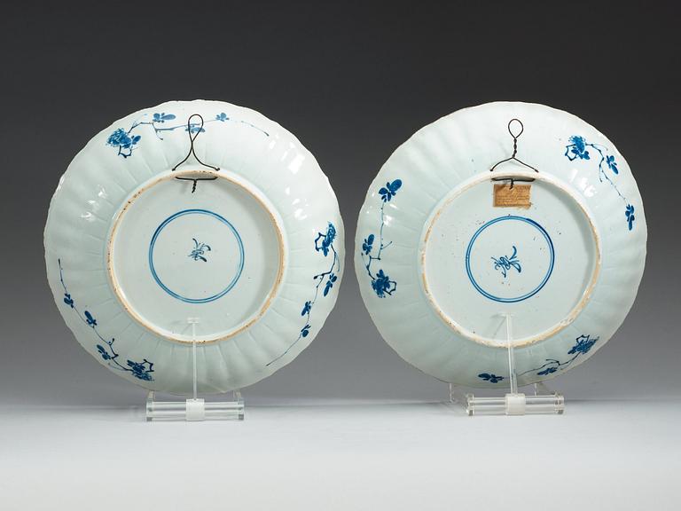 A pair of blue and white dishes, Qing dynasty, Kangxi (1662-1722).