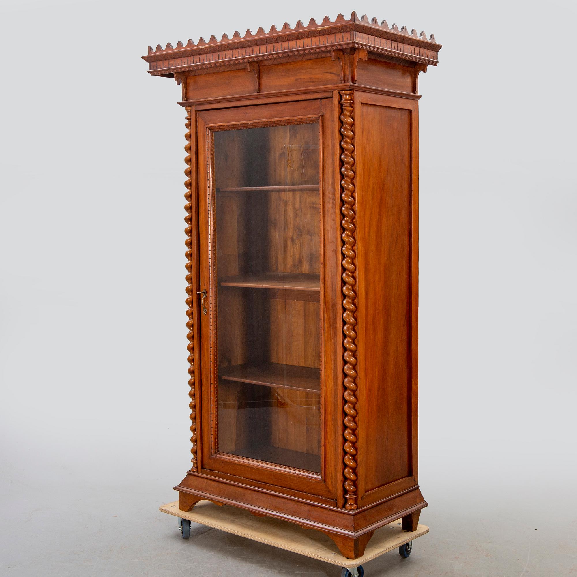 Showcase / cabinet, 20th century.