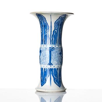 A blue and white vase, Qing dynasty, Kangxi (1662-1722).