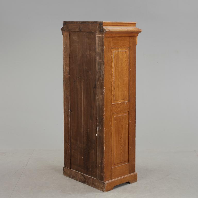 JALUSISKÅP, 1900-talets första hälft.