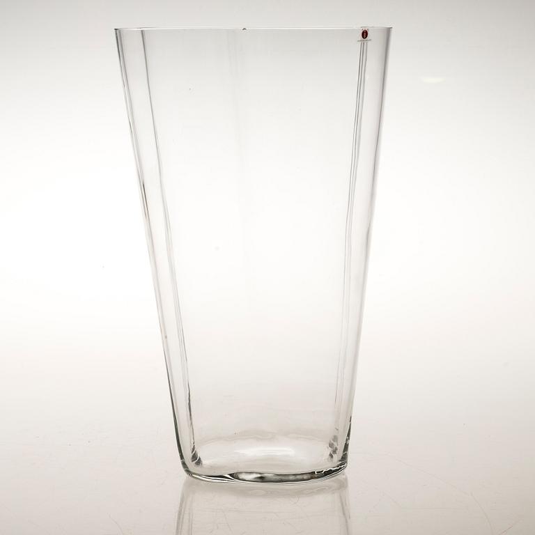 ALVAR AALTO, A glass vase. 'Alvar Aalto 100 years'. iittala 219/1998.