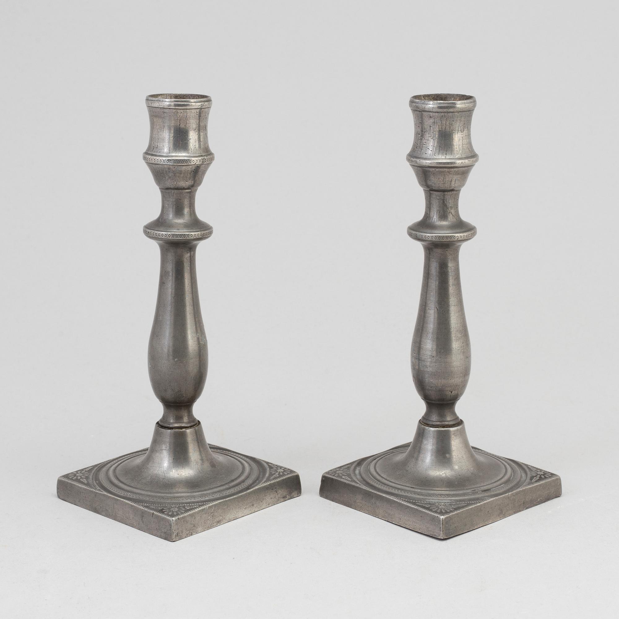 A PAIR OF EMPIRE PEWTER CANDLESTICKS, first half of the 19th century.