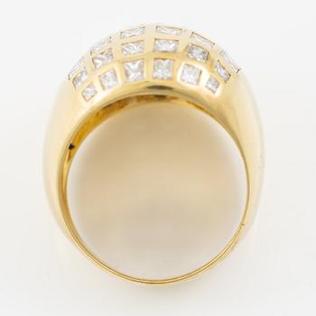 Ring 18K gold bombe model with princess-cut diamonds.