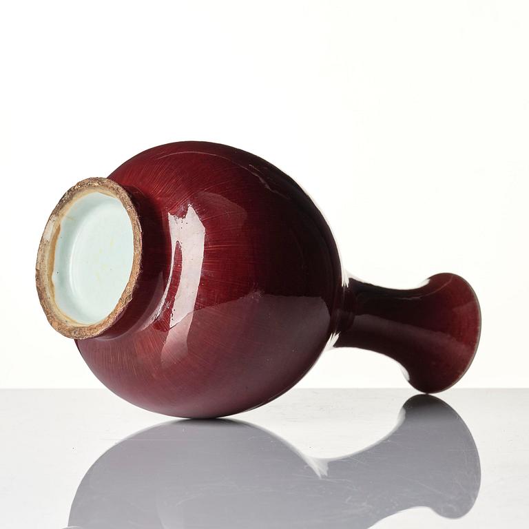 Vas, porslin. Qingdynastin, 1800-tal.