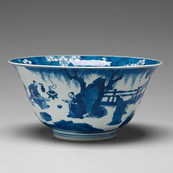 612. A blue and white bowl, Qing dynasty, Kangxi (1662-1722).