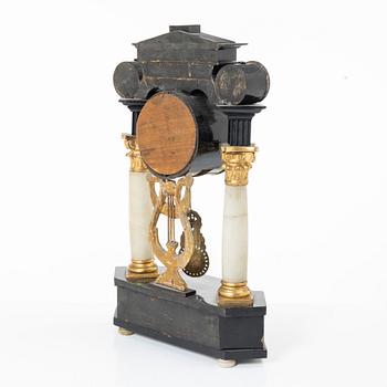 Table pendulum clock, 19th century.