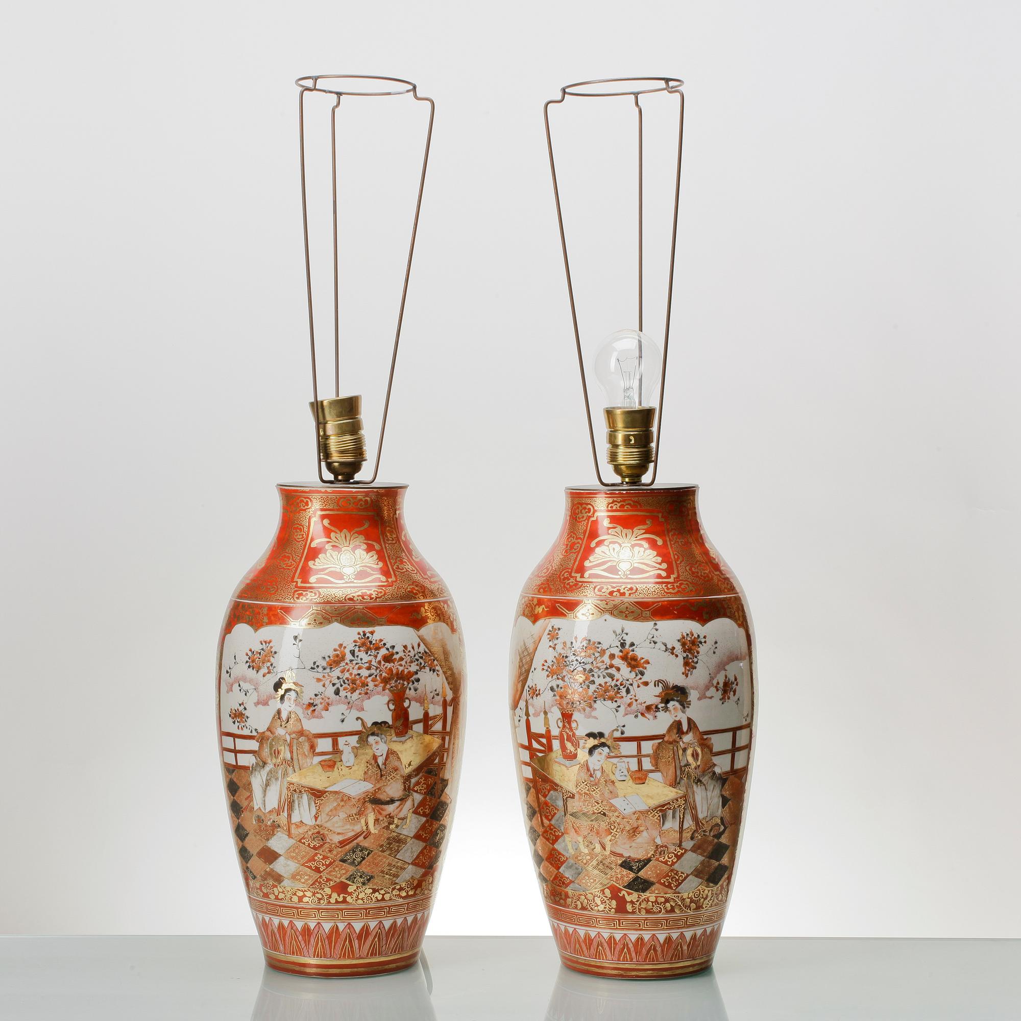 BORDSLAMPOR, ett par, porslin, Satsuma, Japan, 1900-tal.