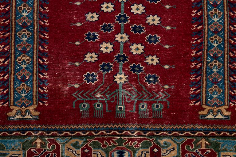 Prayer rug, possibly Kula, approx. 163 x 114 cm.