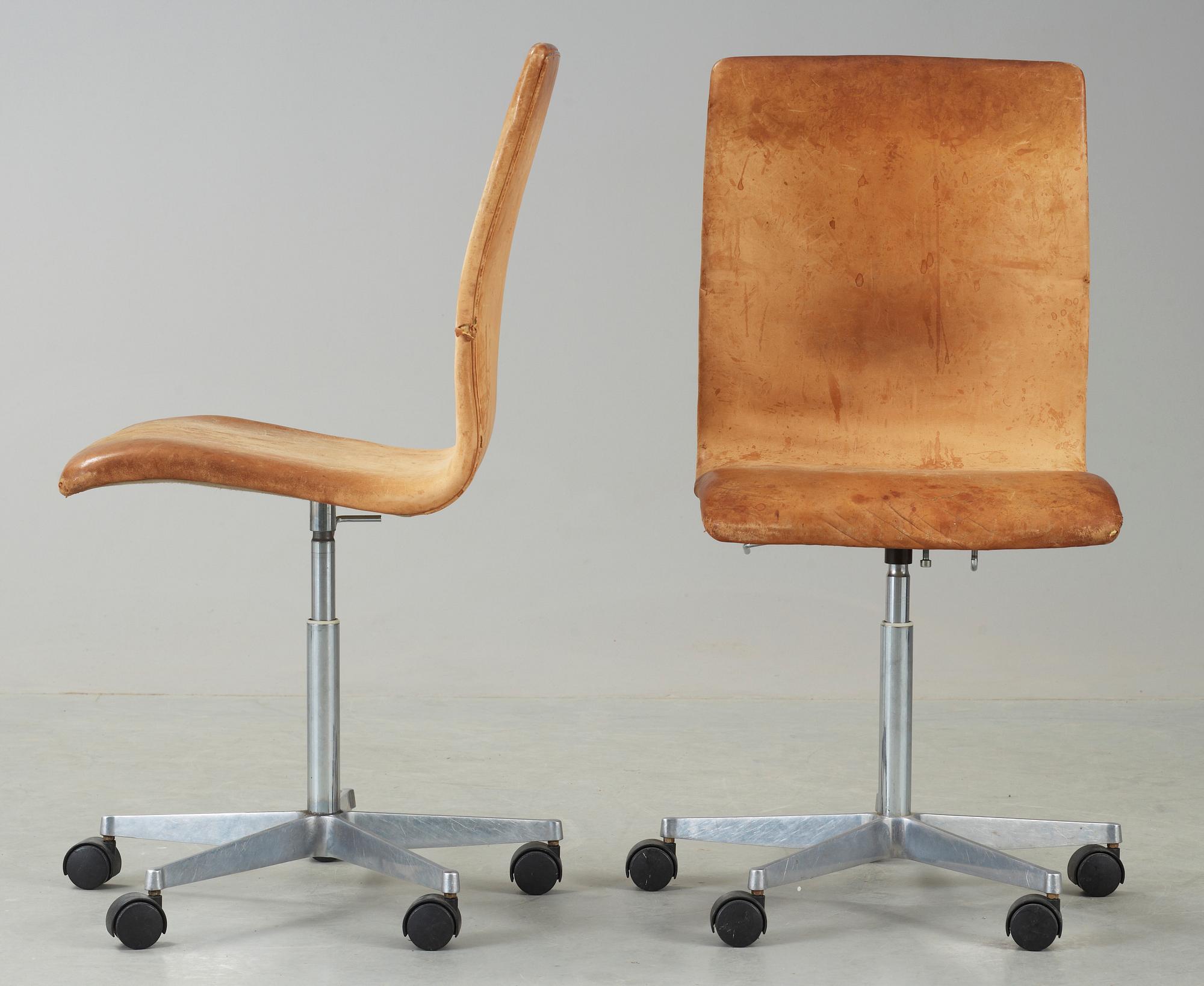 STOLAR, ett par, "Oxford", Arne Jacobsen, Fritz Hansen, Danmark, 1980-tal.