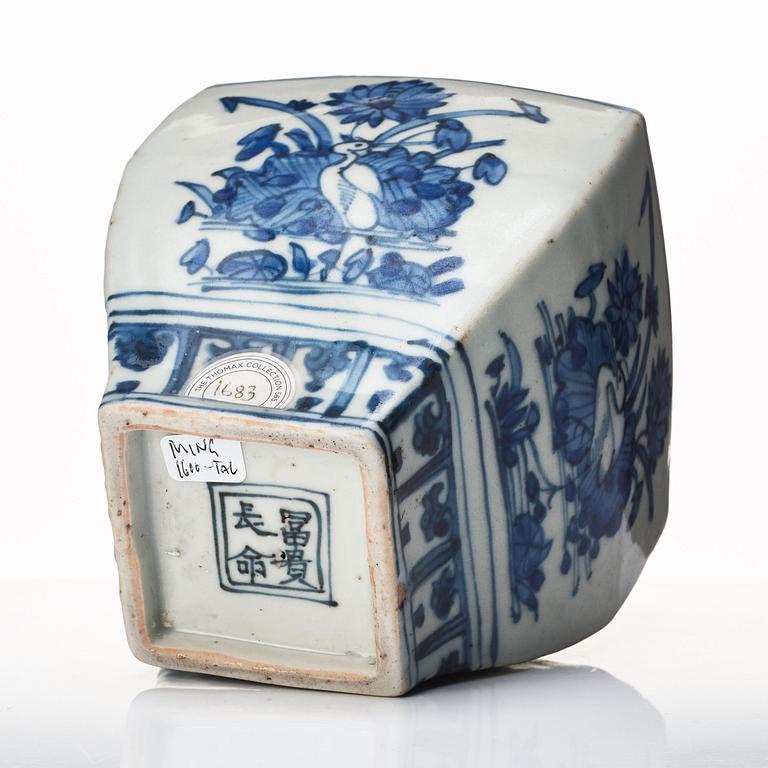 A blue and white jar, Ming dynasty (1368-1644), with hallmark.