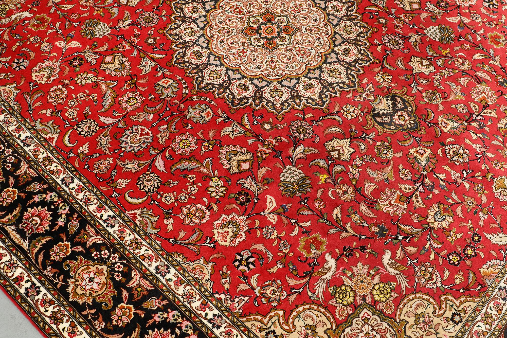 Matta, Figural Täbriz, Part Silk, sk 50 Radj, ca 307 x 248 cm.