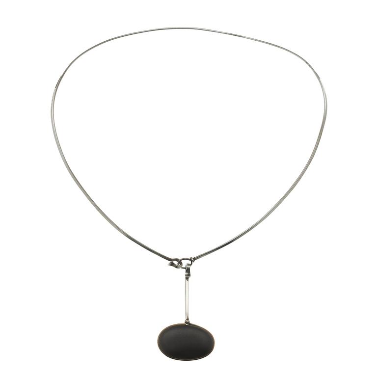 A Vivianna Torun Bülow Hübe necklace with a beach stone pendant, Stockholm 1964.