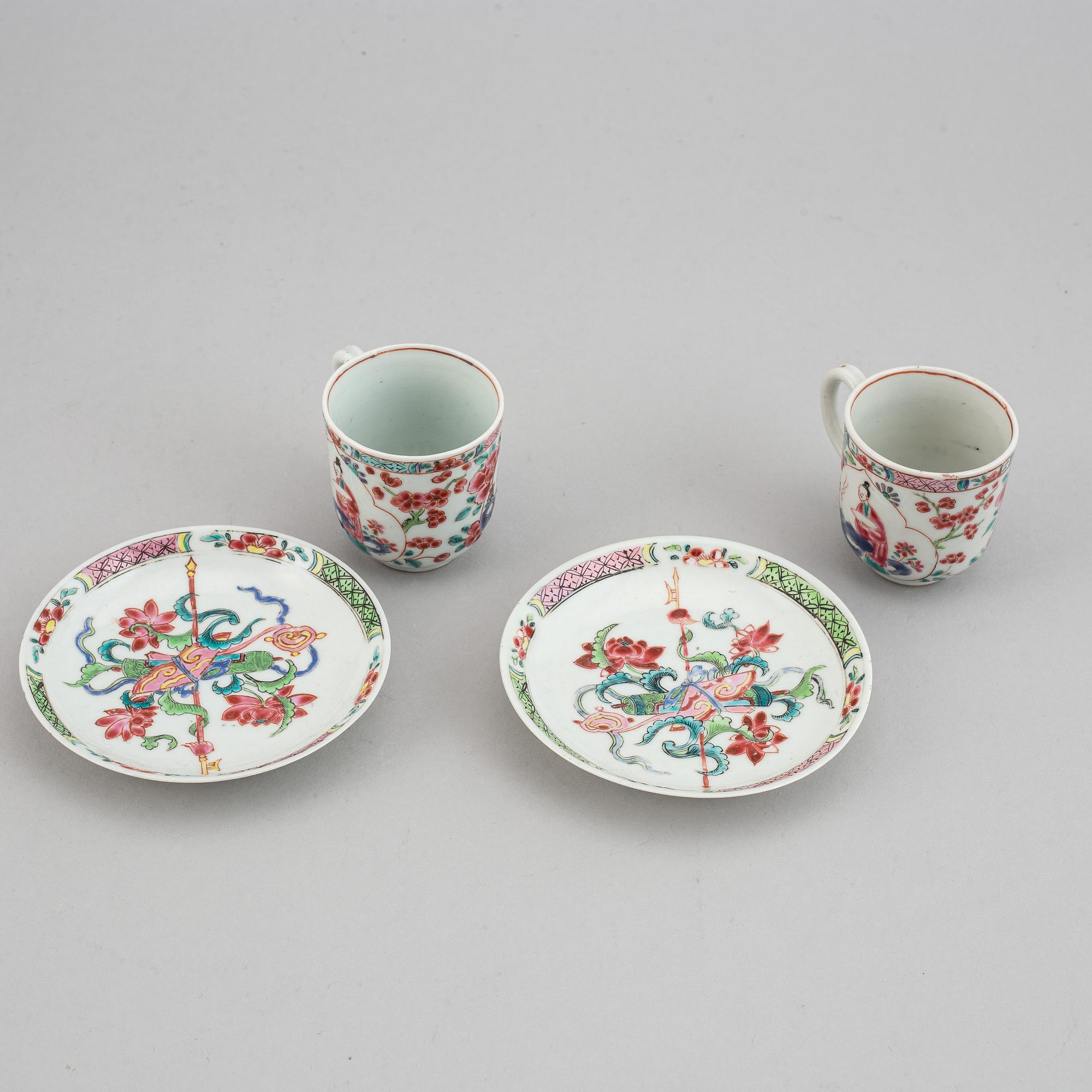 A pair of famille rose cups with dishes, Qing dynasty, Yongzheng (1723-35).
