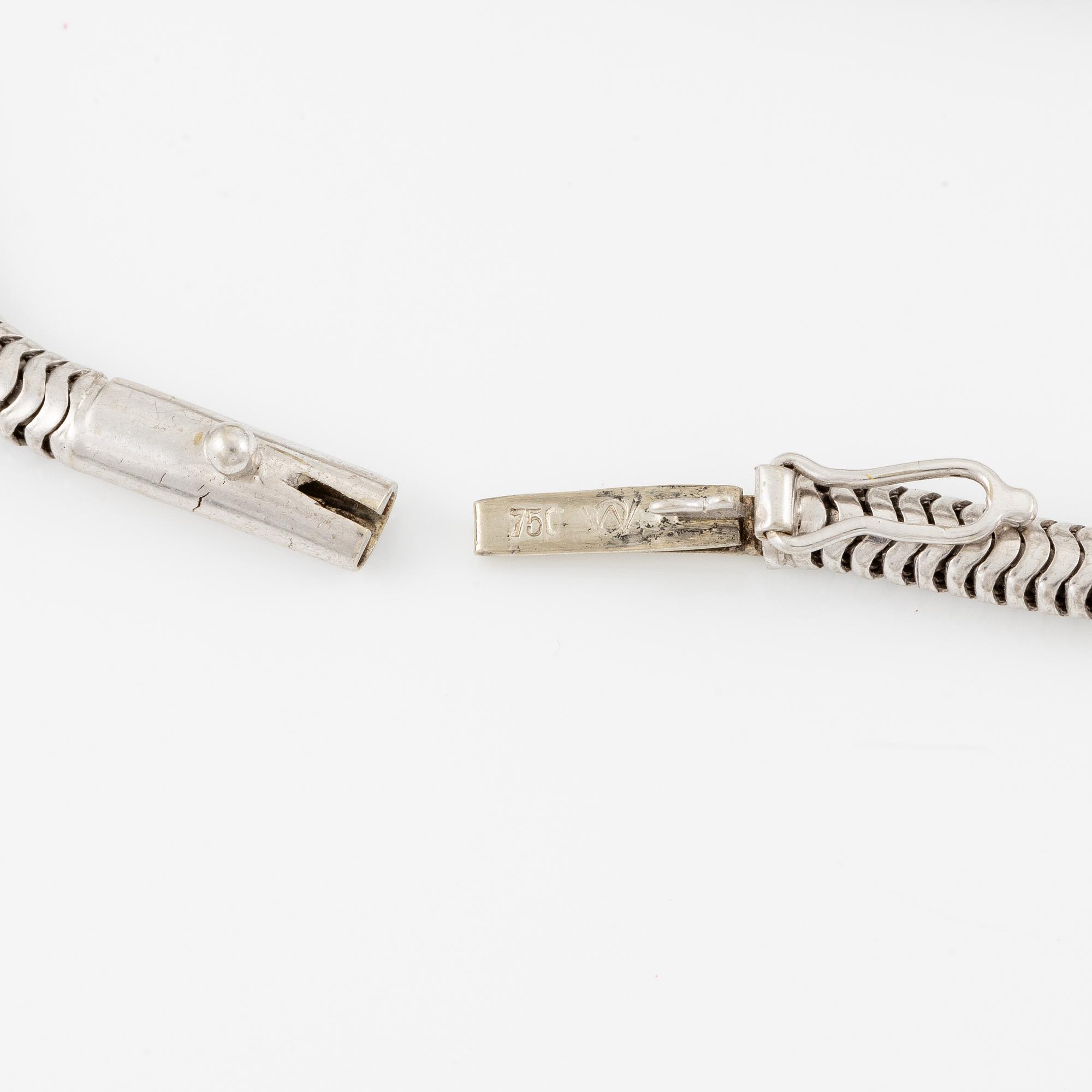 Bracelet, 18K white gold with brilliant-cut diamonds.