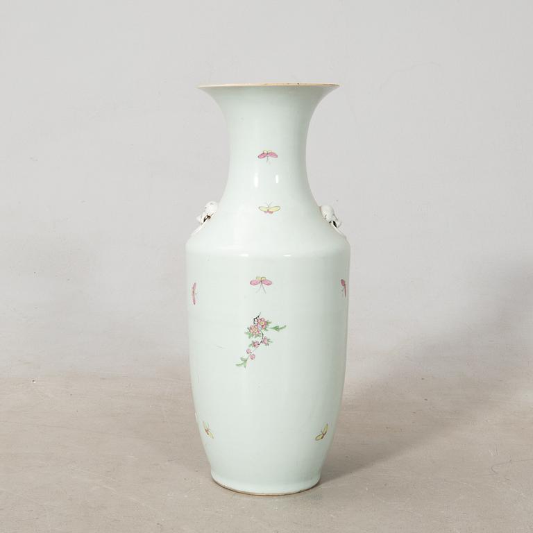 Floor vase China 20th century porcelain.